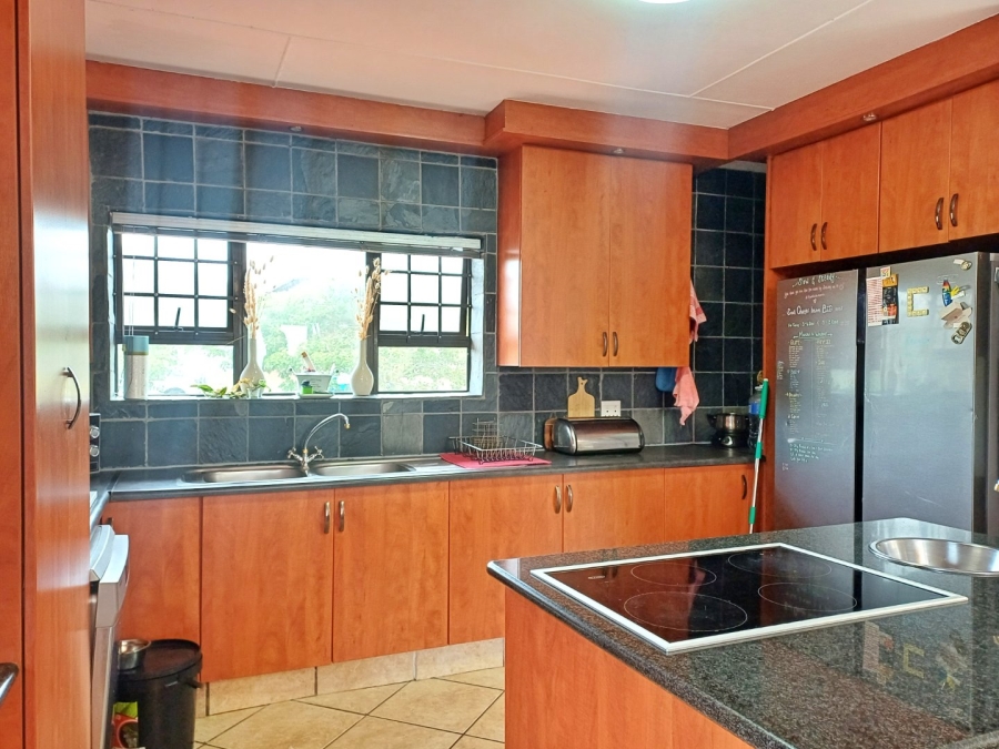 5 Bedroom Property for Sale in Reebok Western Cape